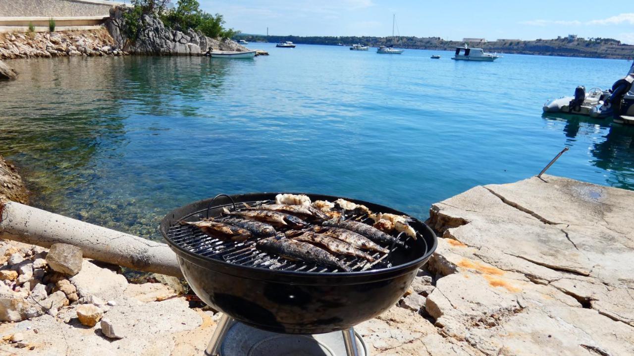 Pegazus Hotel Omisalj Bagian luar foto